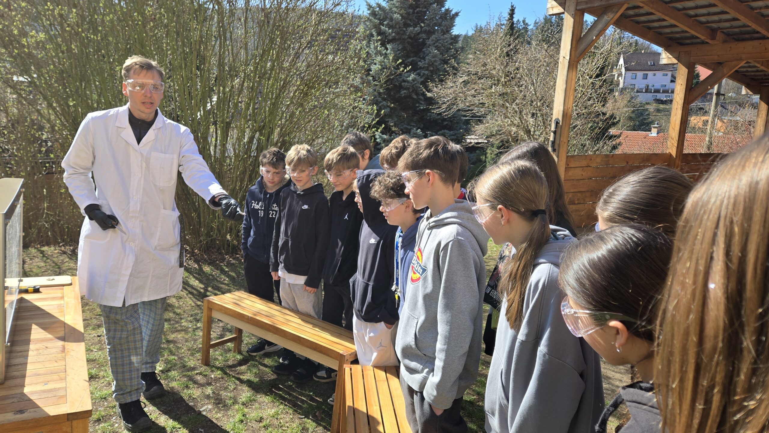 Sledujeme pokus sodík ve vodě